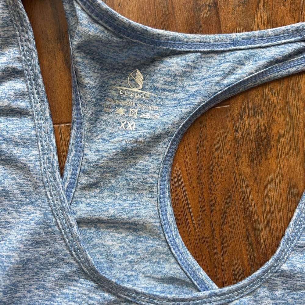 Lot of Three 💪🏾 Multicolored Razorback Exercise Tanks Women’s Size 1X XXL - Picture 7 of 9